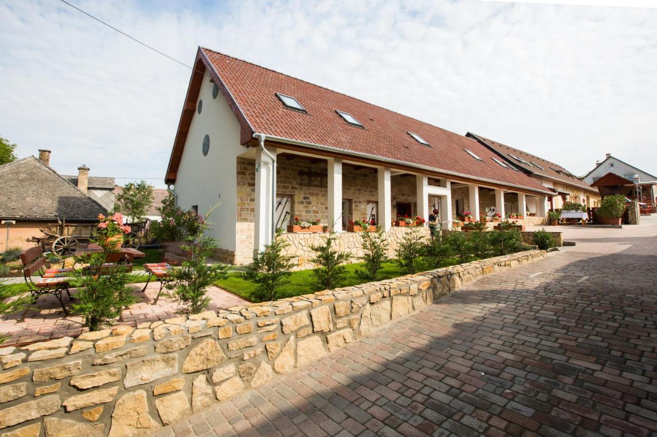 Bakony-Cinca Vendeghaz Hotel Szentgál Exterior photo