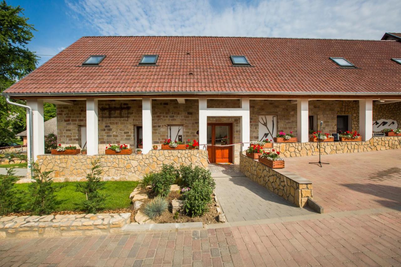 Bakony-Cinca Vendeghaz Hotel Szentgál Exterior photo